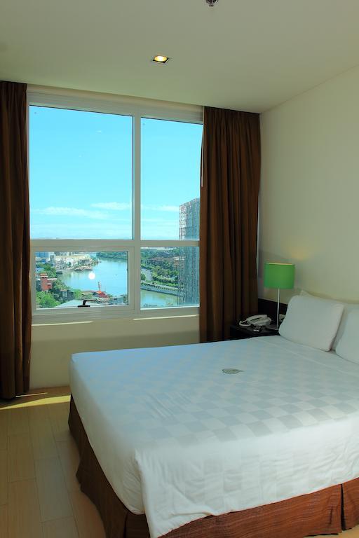 Go Hotels Plus Mandaluyong Buitenkant foto