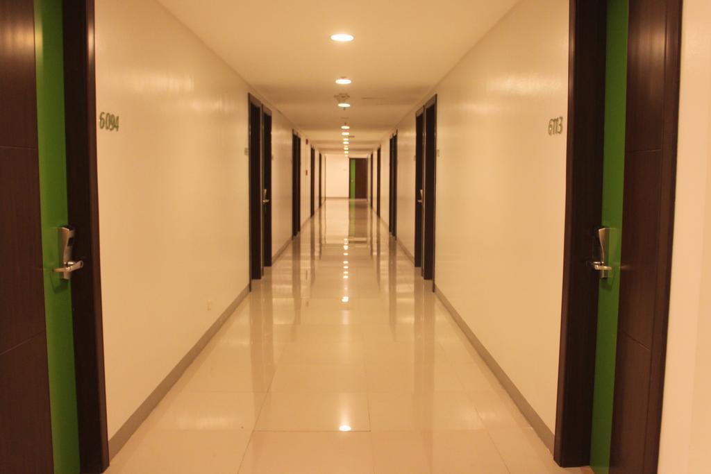 Go Hotels Plus Mandaluyong Buitenkant foto