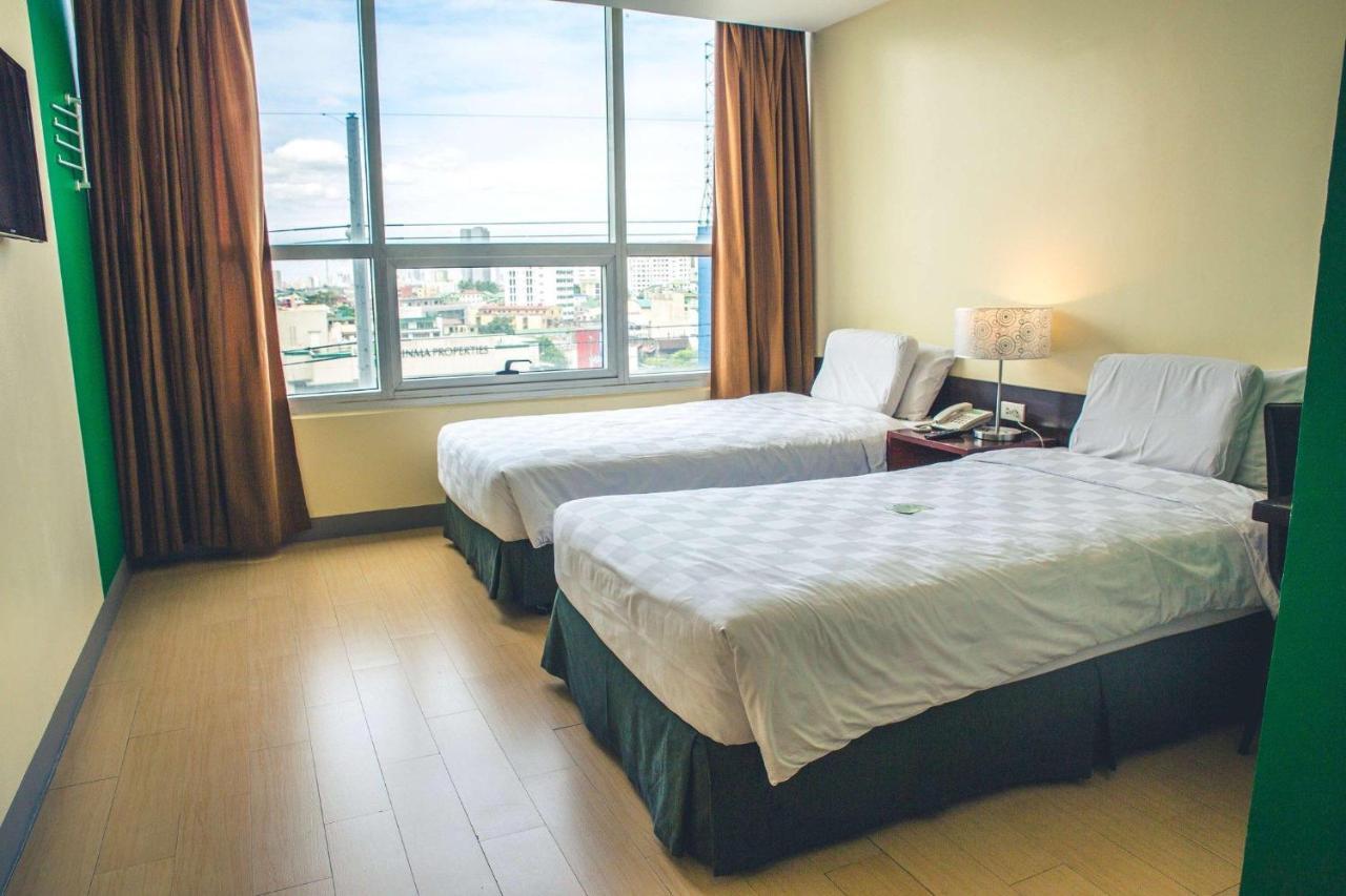Go Hotels Plus Mandaluyong Buitenkant foto