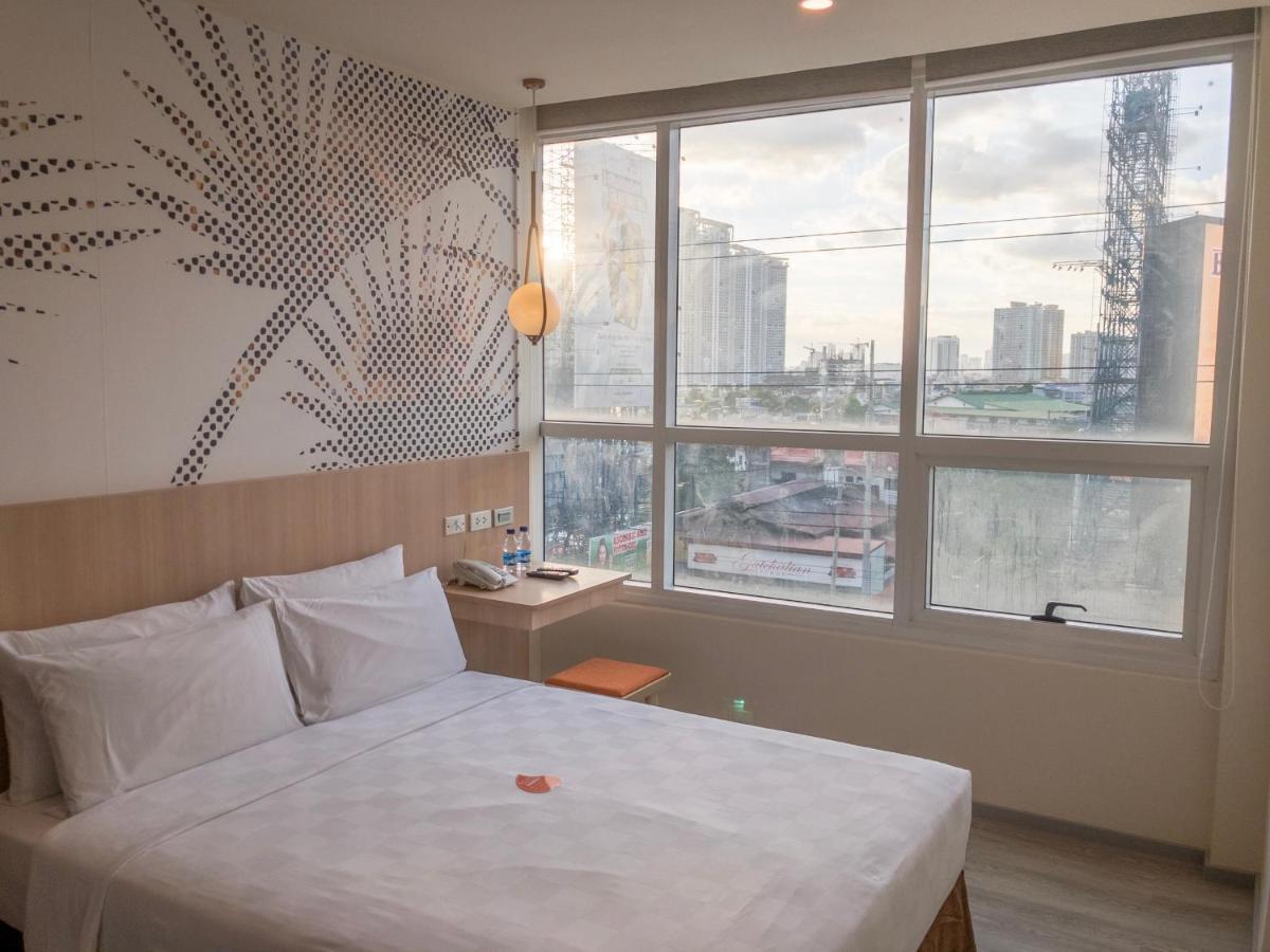 Go Hotels Plus Mandaluyong Buitenkant foto