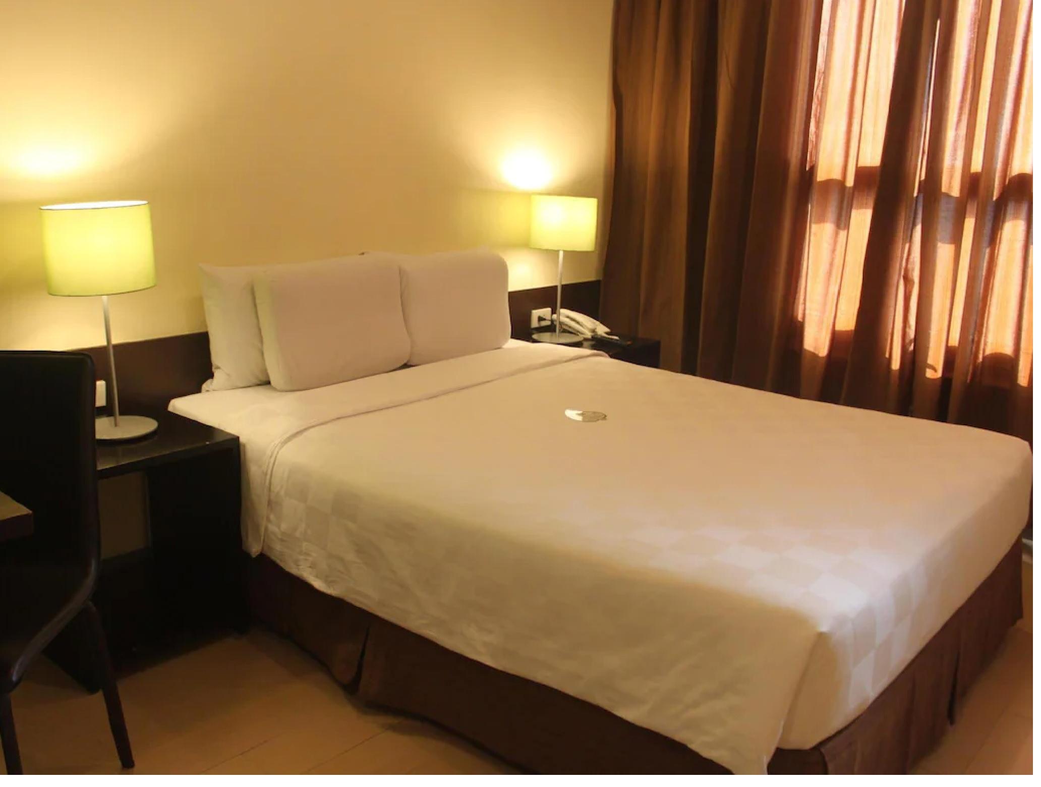 Go Hotels Plus Mandaluyong Buitenkant foto