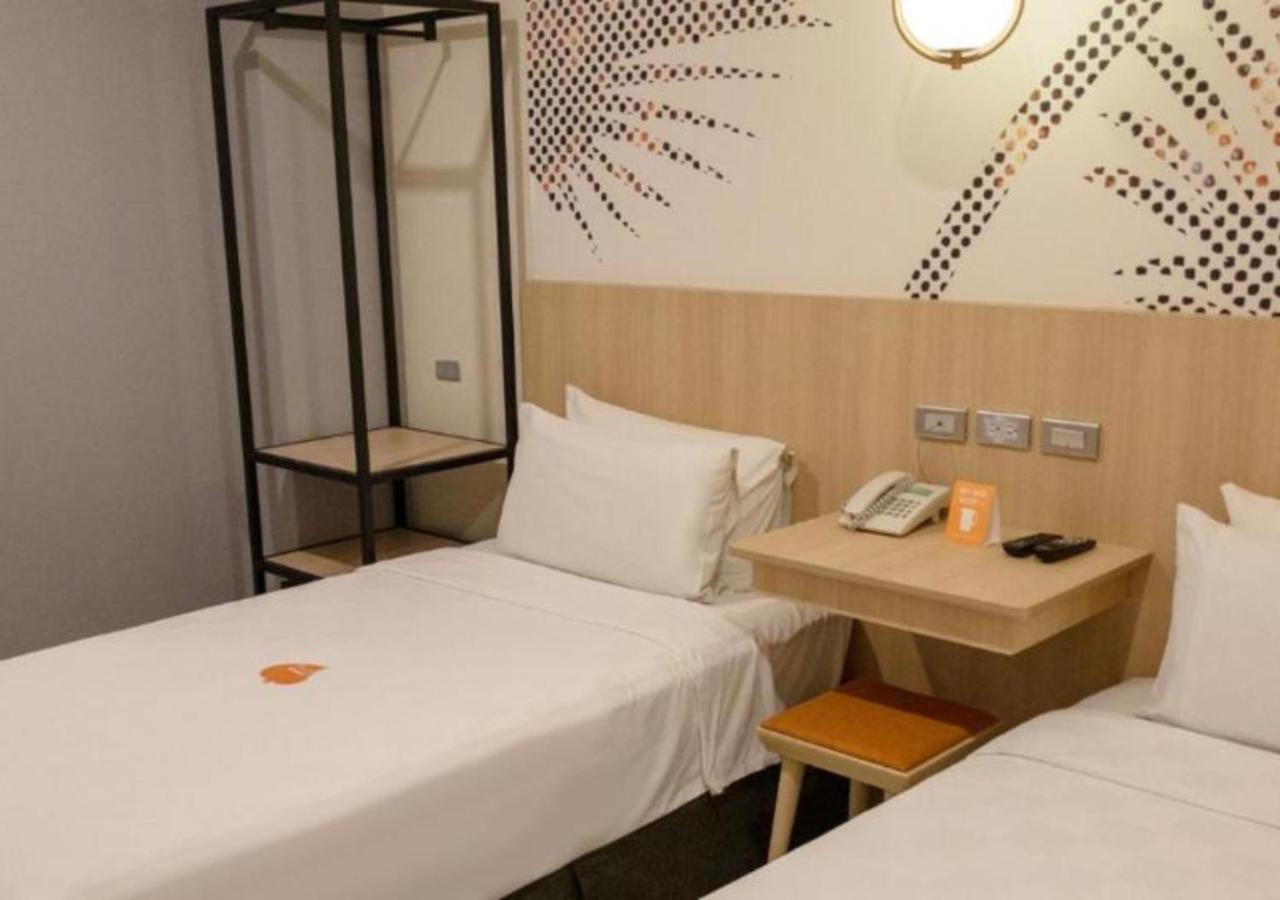 Go Hotels Plus Mandaluyong Buitenkant foto