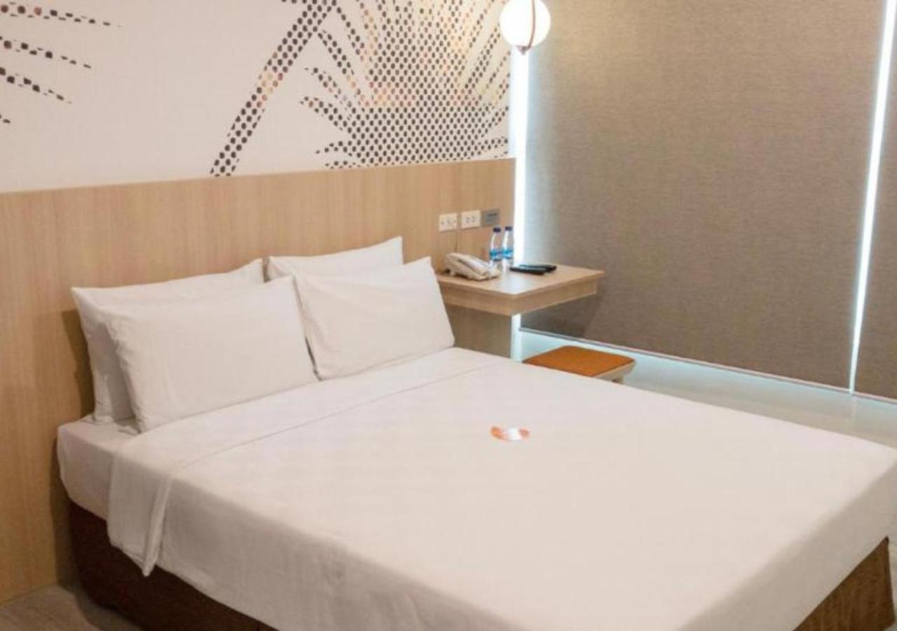 Go Hotels Plus Mandaluyong Buitenkant foto