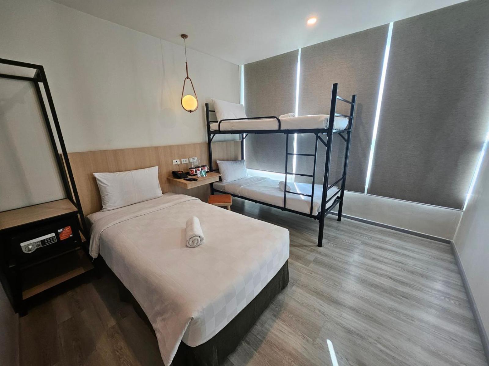 Go Hotels Plus Mandaluyong Buitenkant foto