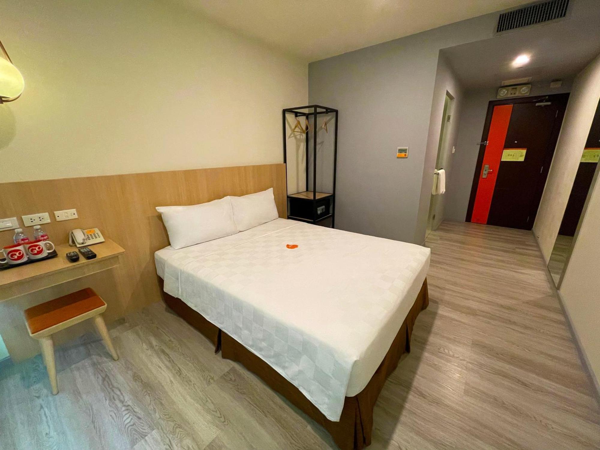Go Hotels Plus Mandaluyong Buitenkant foto