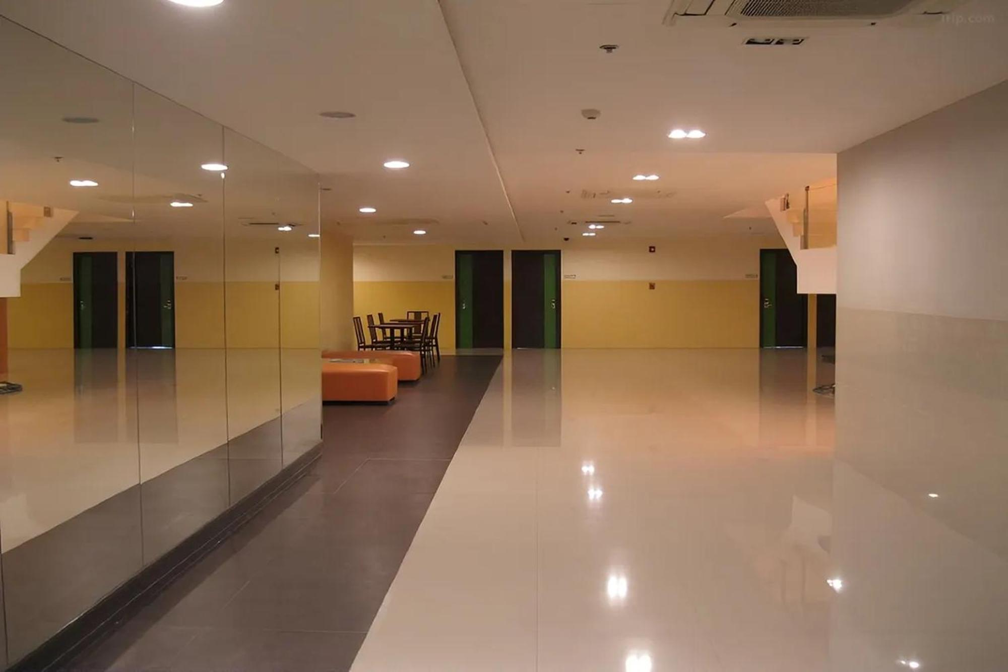 Go Hotels Plus Mandaluyong Buitenkant foto