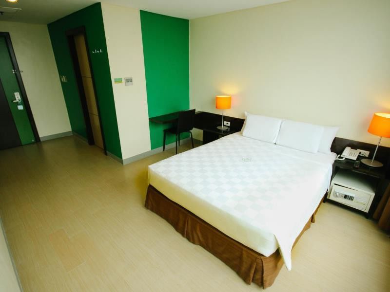 Go Hotels Plus Mandaluyong Buitenkant foto