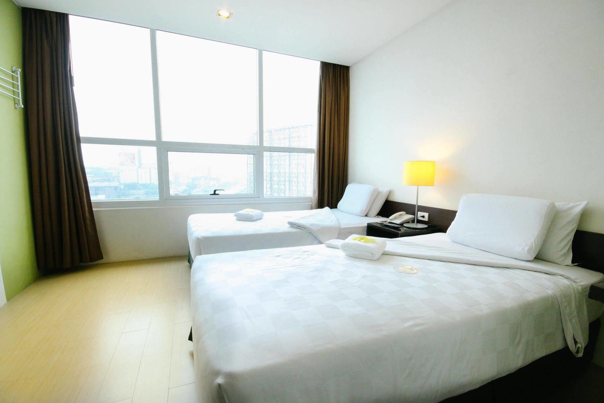 Go Hotels Plus Mandaluyong Buitenkant foto